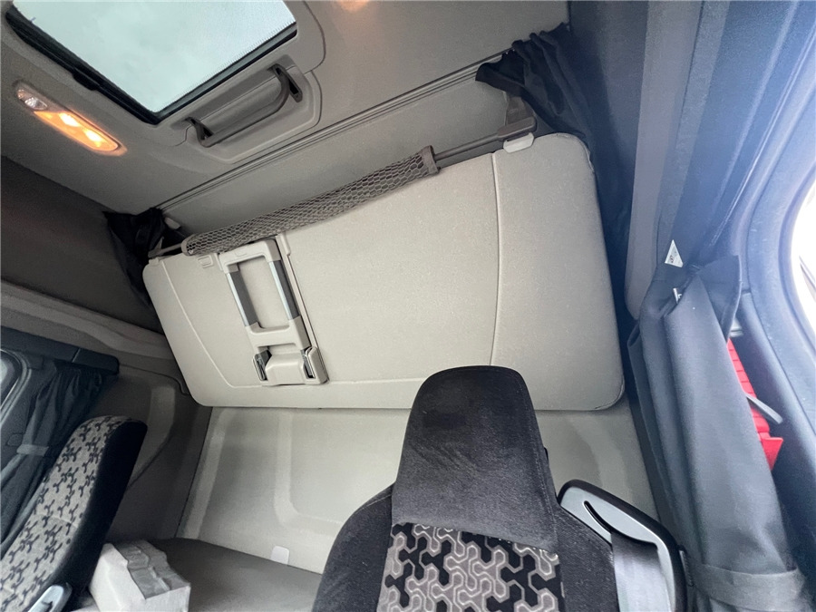 Камион влекач Scania R450: слика 15