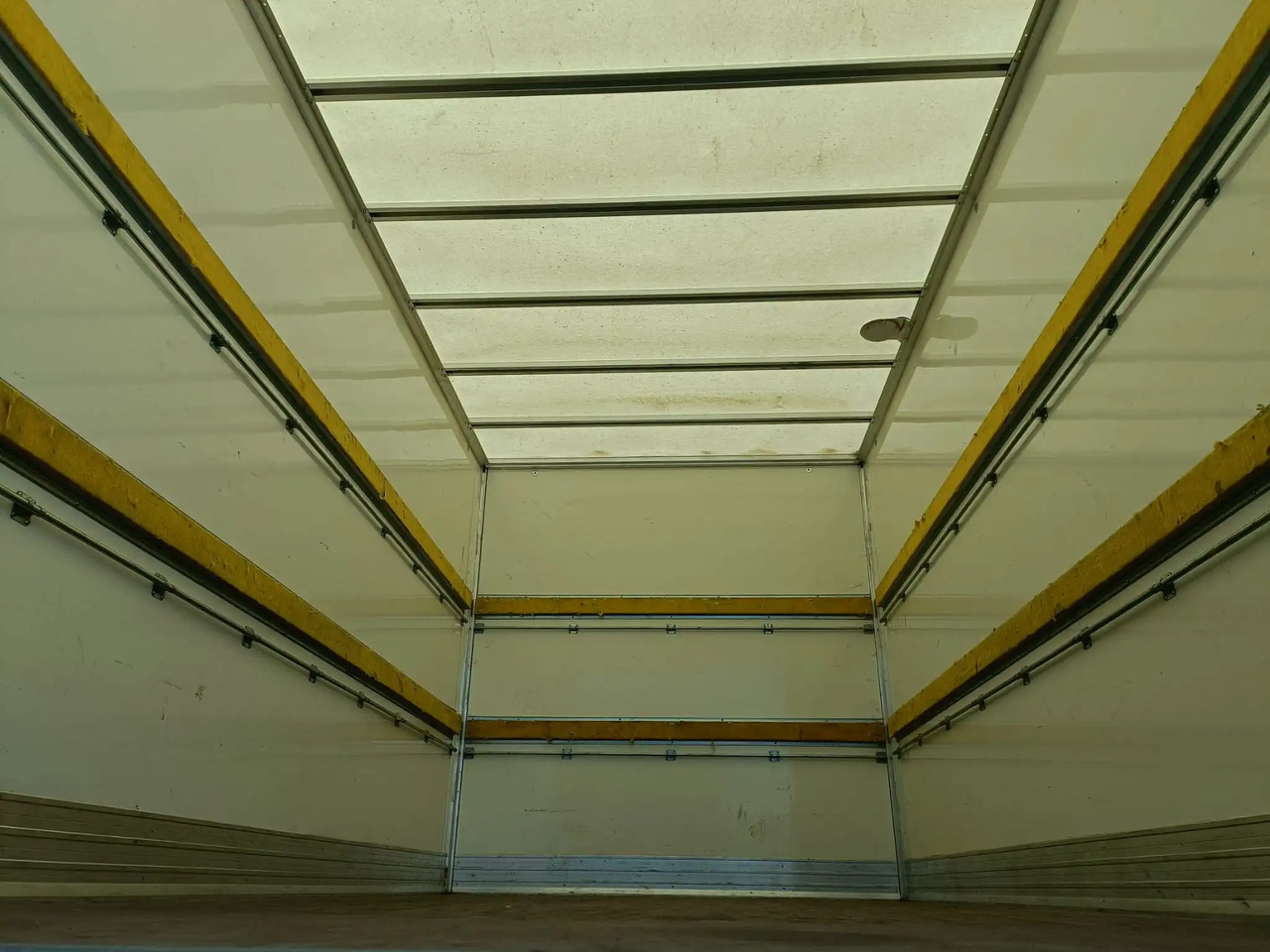 FURGONATURA BOX IDEALE PER IVECO DAILY - Заменски сандак/ Кутија: слика 3 FURGONATURA BOX IDEALE PER IVECO DAILY - Заменски сандак/ Кутија: слика 3