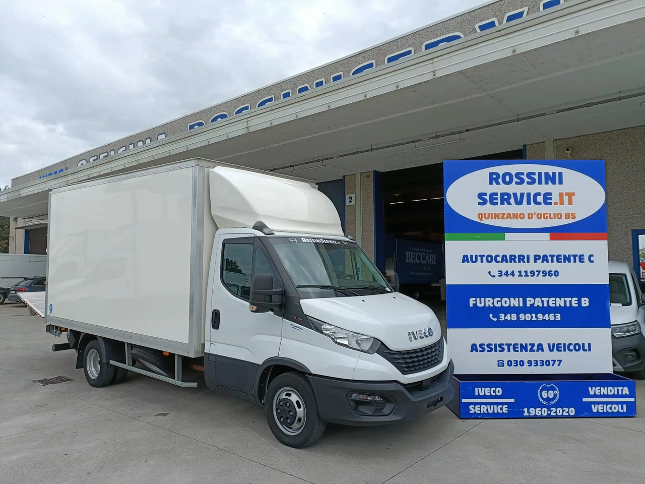 IVECO DAILY 35C16 3.0 - Комбе фургон: слика 1 IVECO DAILY 35C16 3.0 - Комбе фургон: слика 1