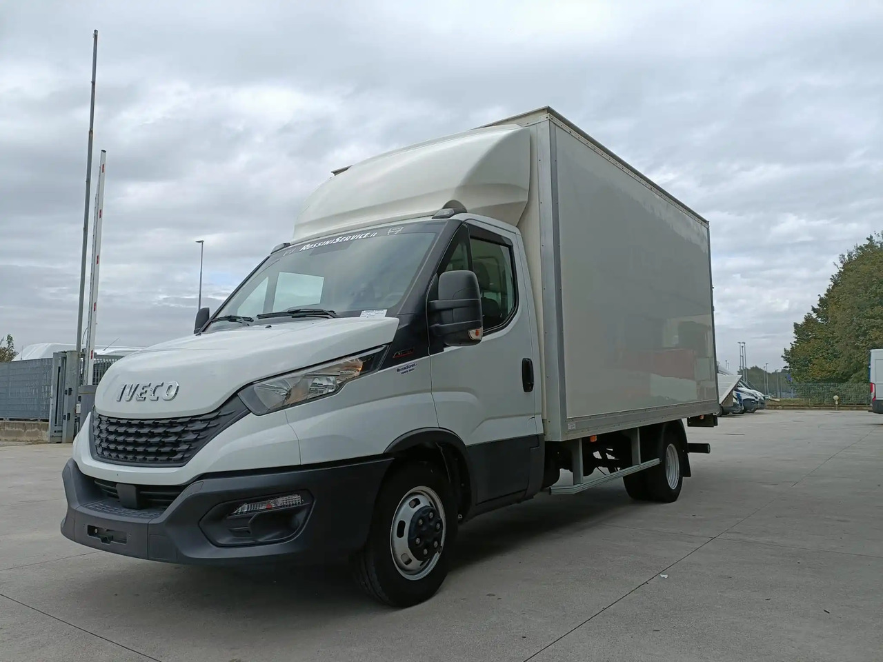IVECO DAILY 35C16 3.0 - Комбе фургон: слика 3 IVECO DAILY 35C16 3.0 - Комбе фургон: слика 3