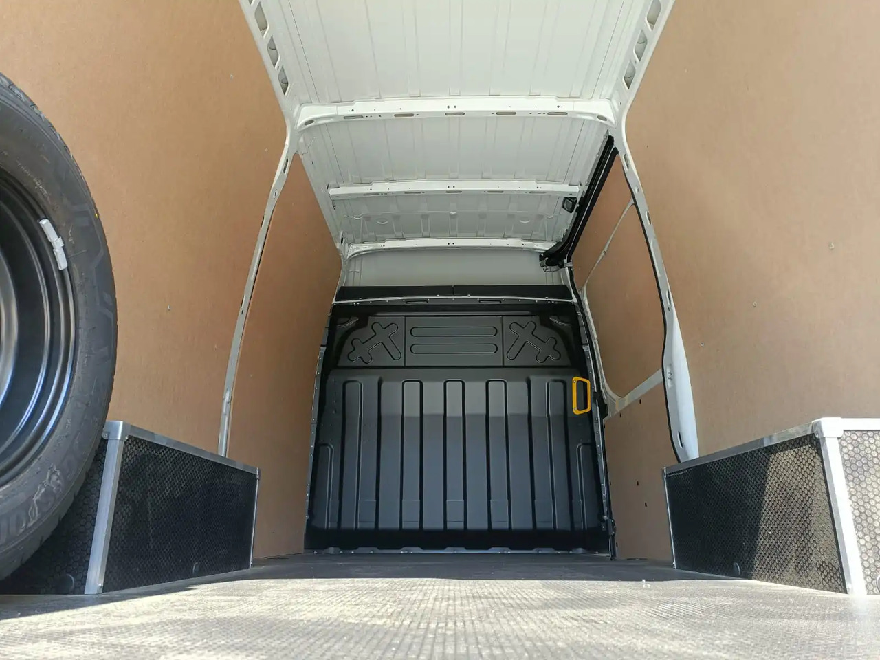 Товарно комбе IVECO DAILY 35S14 L2H2 CNG METANO KM 0: слика 7