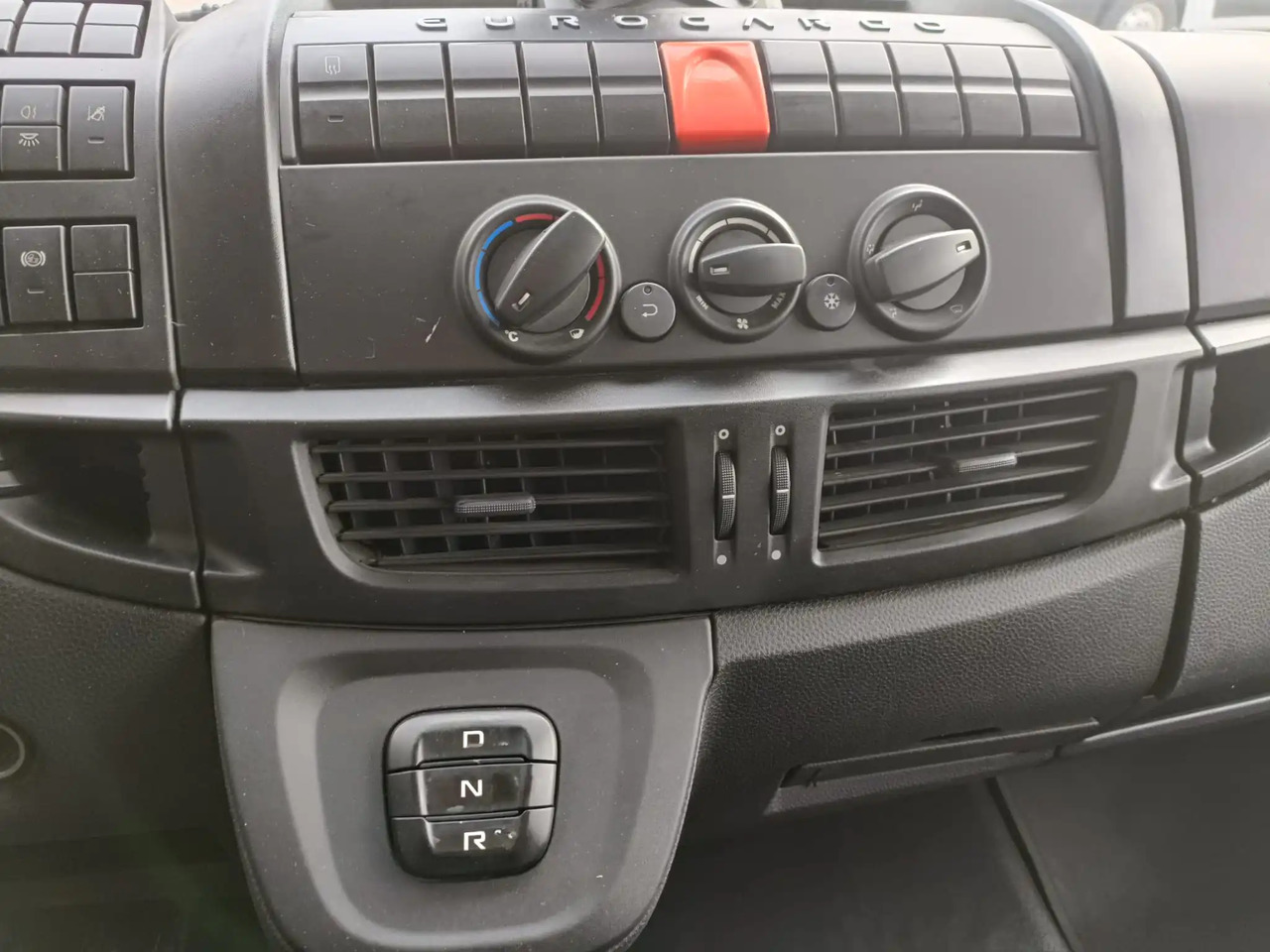 IVECO EUROCARGO 120E22P - Камион со кабинска шасија: слика 5 IVECO EUROCARGO 120E22P - Камион со кабинска шасија: слика 5