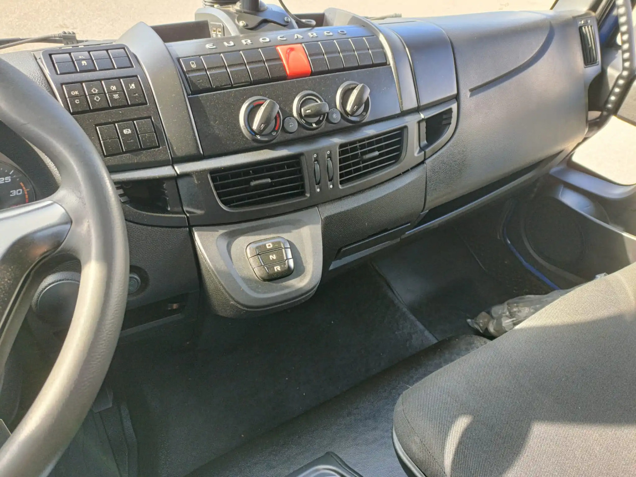 IVECO EUROCARGO 160E25P - Камион со кабинска шасија: слика 2 IVECO EUROCARGO 160E25P - Камион со кабинска шасија: слика 2