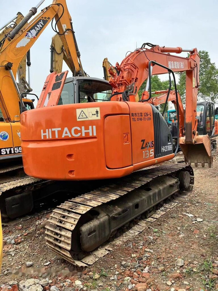 Hitachi ZX135 - Багер гасеничар: слика 1 Hitachi ZX135 - Багер гасеничар: слика 1