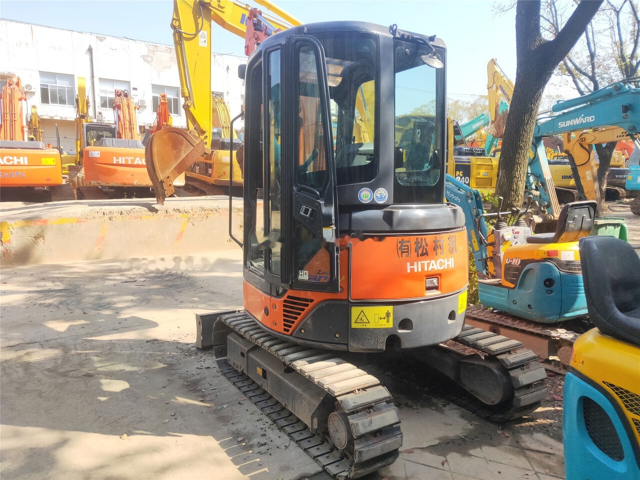 Hitachi ZX30 - Мини багер: слика 3 Hitachi ZX30 - Мини багер: слика 3