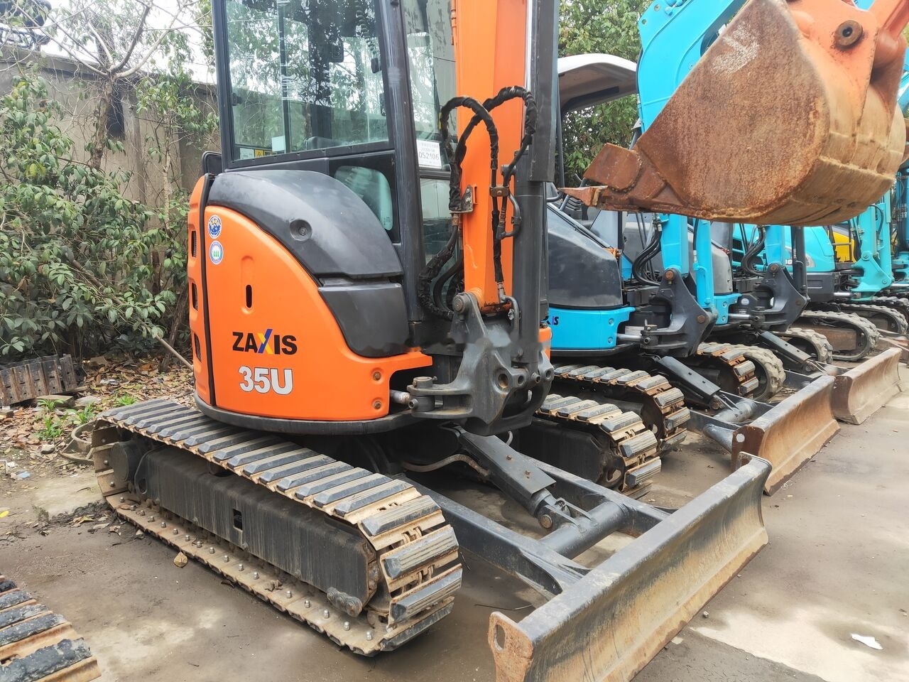 Hitachi ZX35 - Мини багер: слика 1 Hitachi ZX35 - Мини багер: слика 1