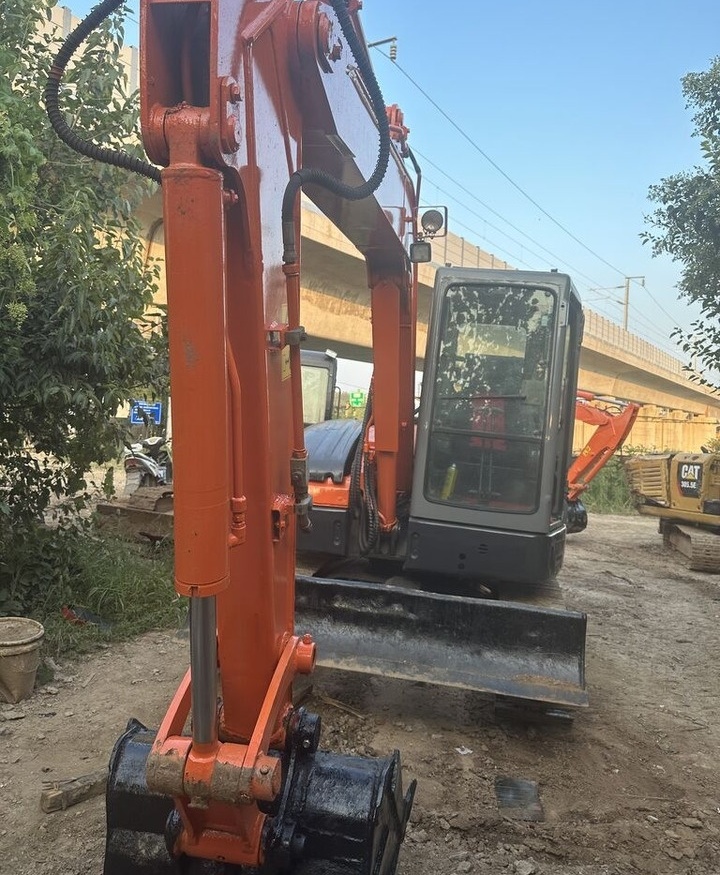 Hitachi ZX55 - Мини багер: слика 4 Hitachi ZX55 - Мини багер: слика 4