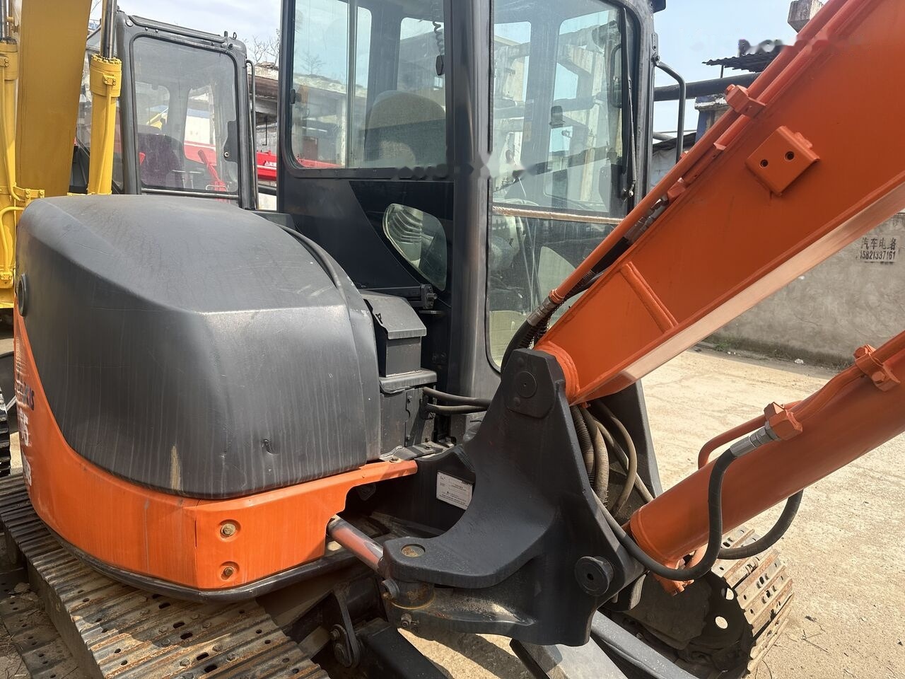 Hitachi ZX65 - Мини багер: слика 4 Hitachi ZX65 - Мини багер: слика 4