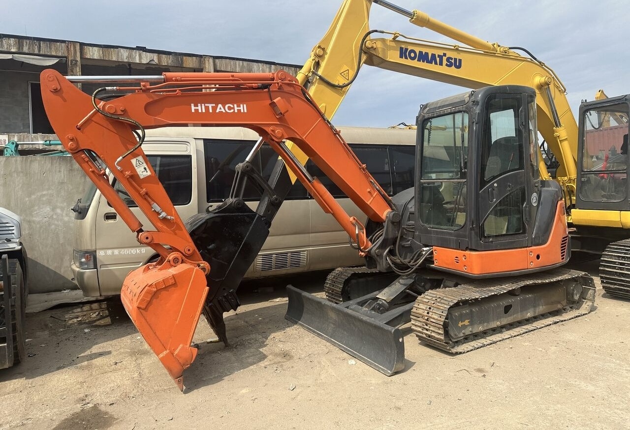 Hitachi ZX65 - Мини багер: слика 3 Hitachi ZX65 - Мини багер: слика 3