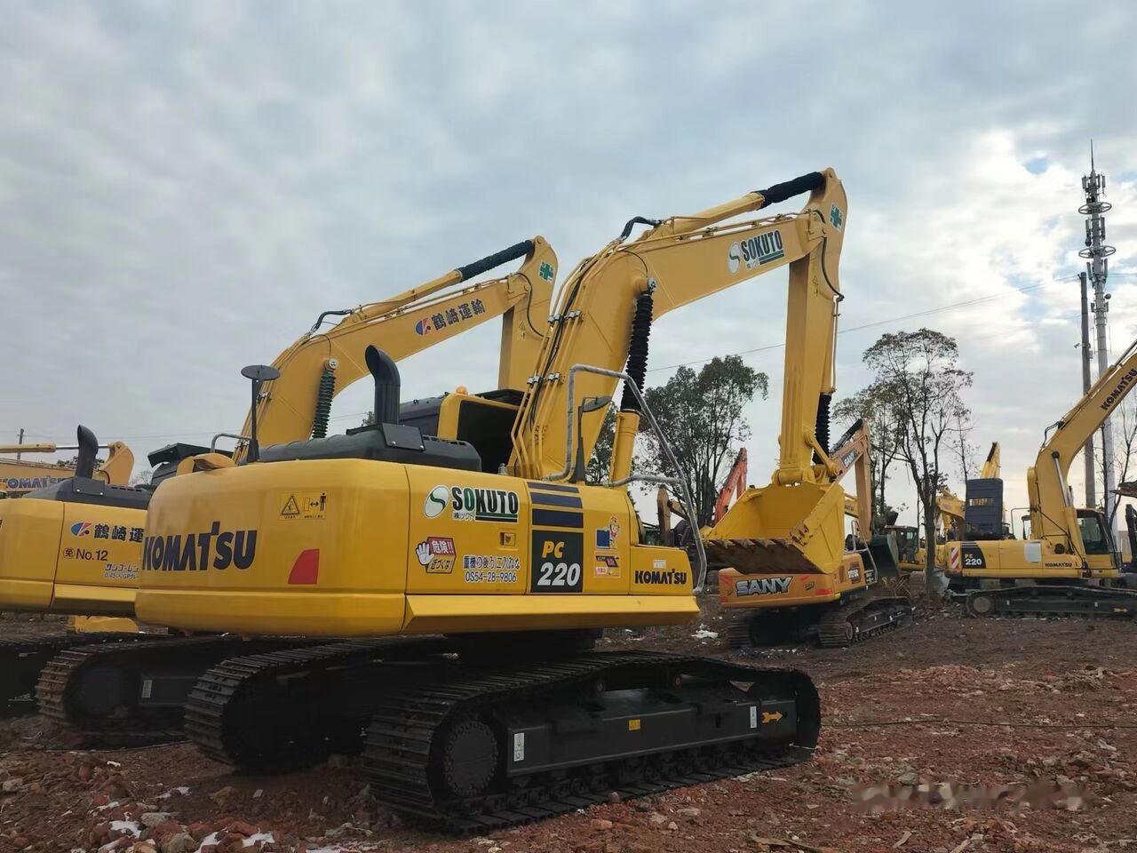 Komatsu PC220-8 - Багер гасеничар: слика 2 Komatsu PC220-8 - Багер гасеничар: слика 2