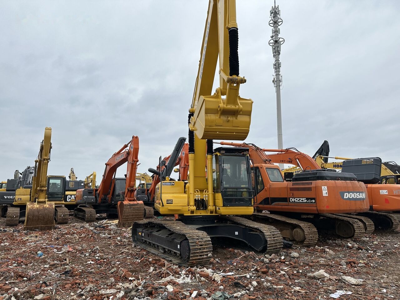 Komatsu PC220-8 - Багер гасеничар: слика 3 Komatsu PC220-8 - Багер гасеничар: слика 3