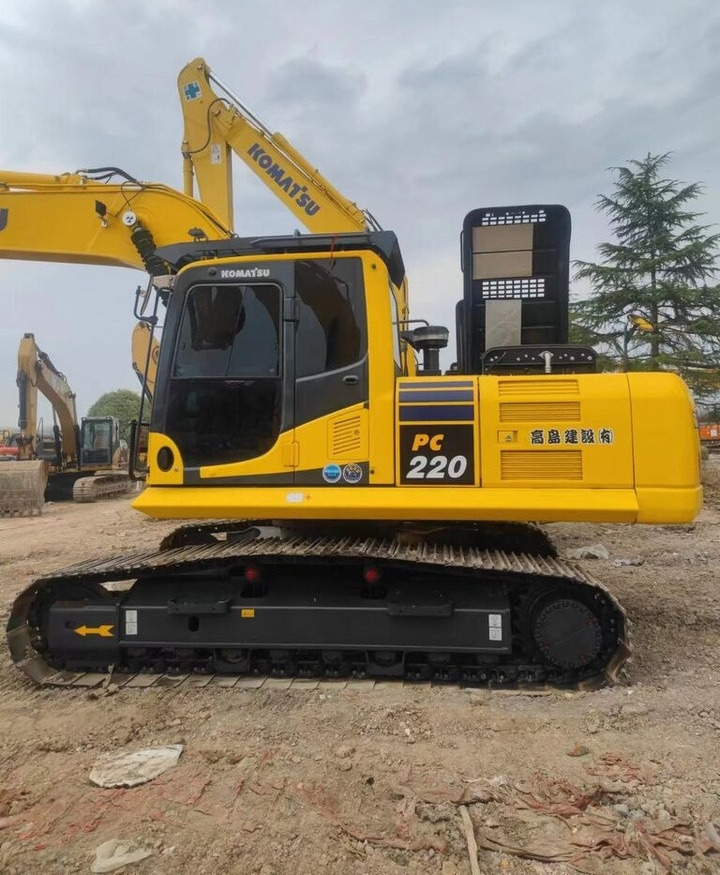 Komatsu PC220-8 - Багер гасеничар: слика 1 Komatsu PC220-8 - Багер гасеничар: слика 1