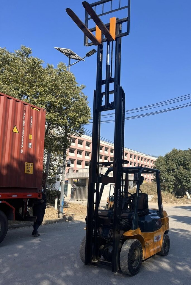 Toyota FD30 - Дизел вилушкар: слика 2 Toyota FD30 - Дизел вилушкар: слика 2