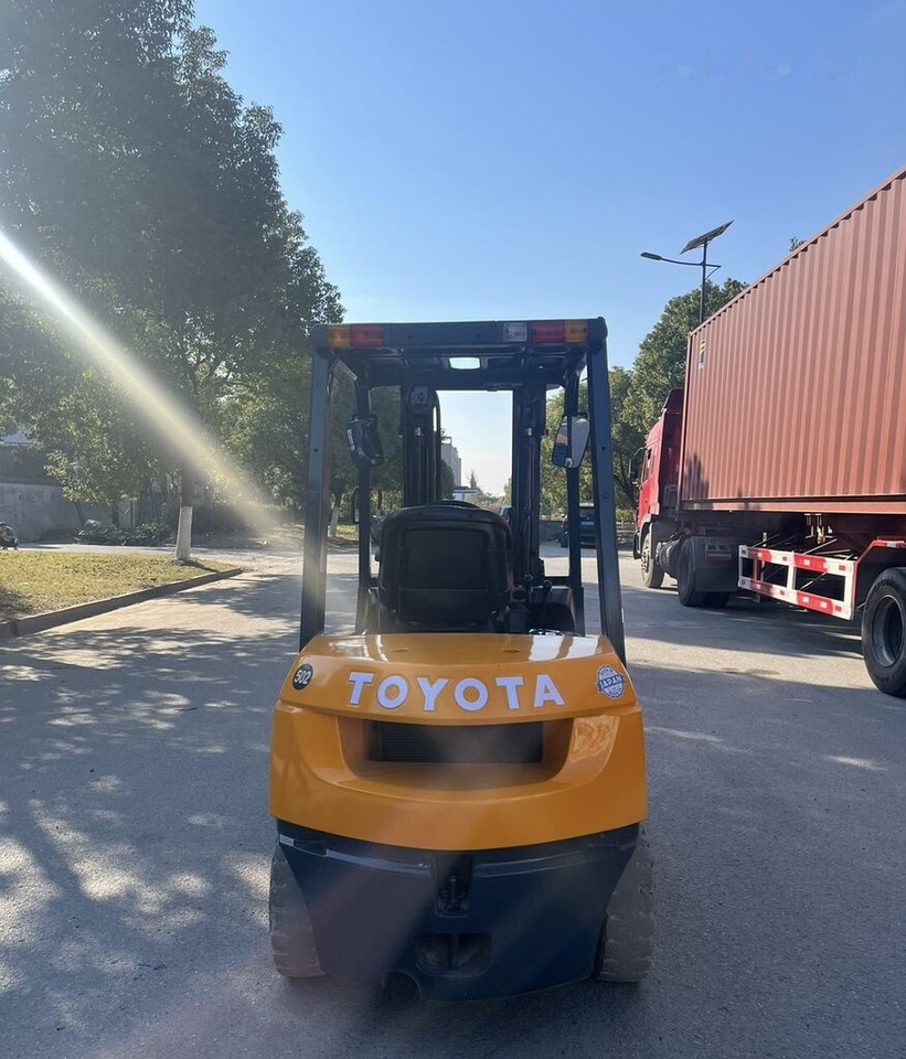 Toyota FD30 - Дизел вилушкар: слика 5 Toyota FD30 - Дизел вилушкар: слика 5