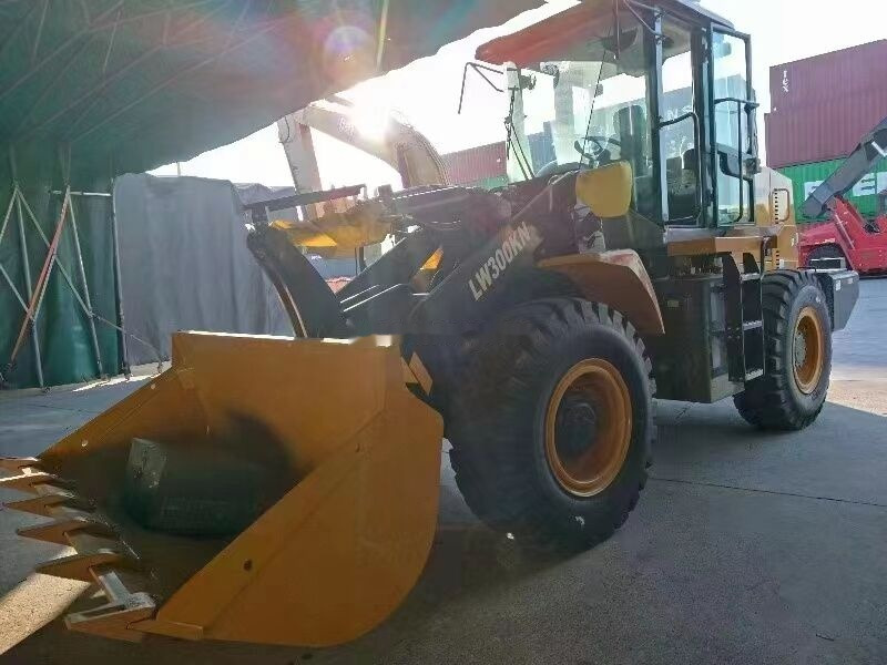 XCMG LW300KN - Натоварувач на тркала: слика 2 XCMG LW300KN - Натоварувач на тркала: слика 2