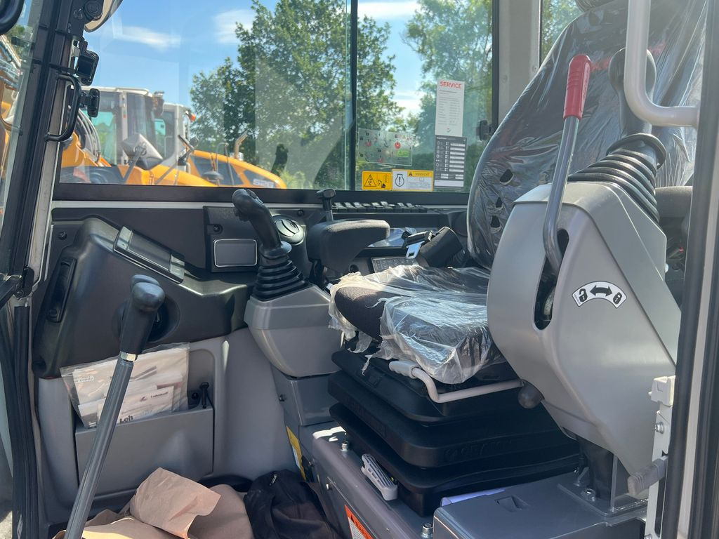 Takeuchi TB 250-2 u. 260 Takeuchi TB 250-2 u. 260 - Мини багер: слика 2 Takeuchi TB 250-2 u. 260 Takeuchi TB 250-2 u. 260 - Мини багер: слика 2