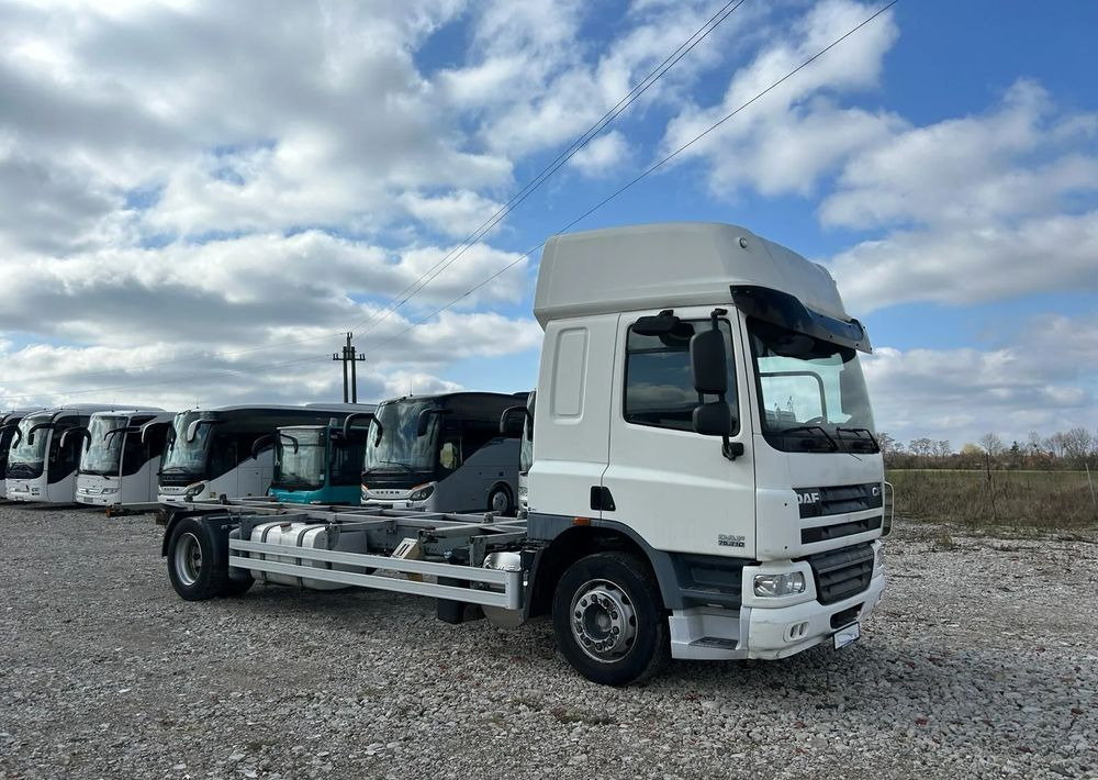 DAF CF75.310 - Камион со кабинска шасија: слика 1 DAF CF75.310 - Камион со кабинска шасија: слика 1