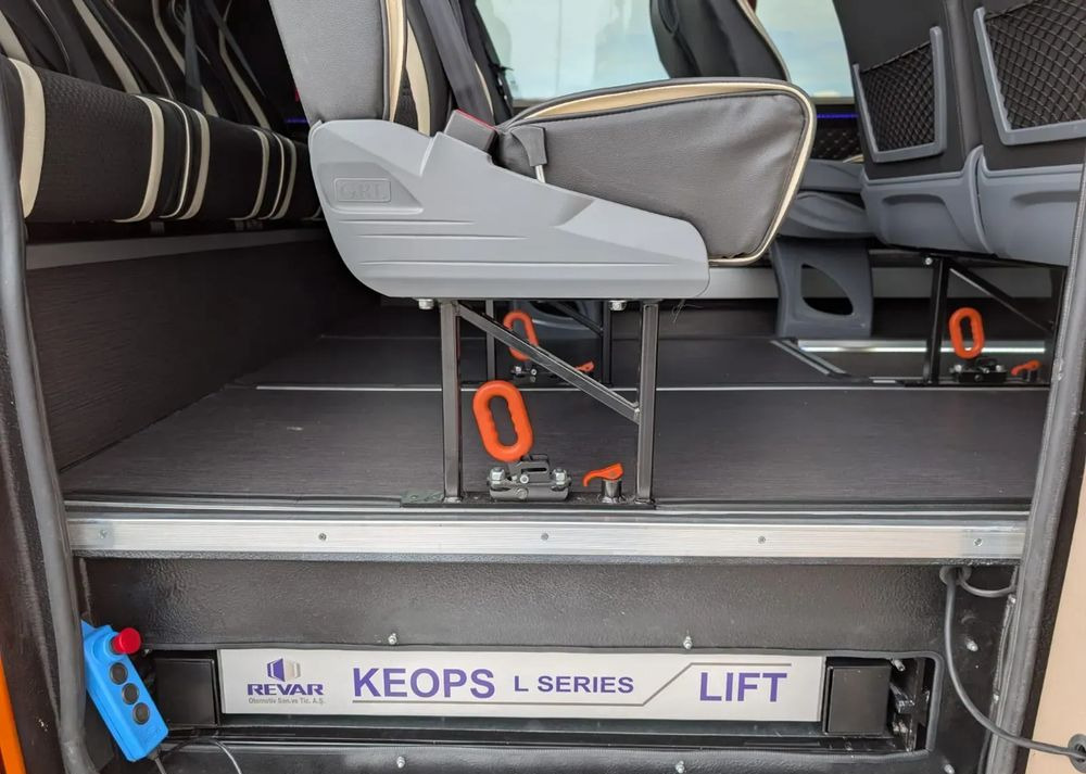Нов Патнички вагон автобус Iveco Daily: слика 7