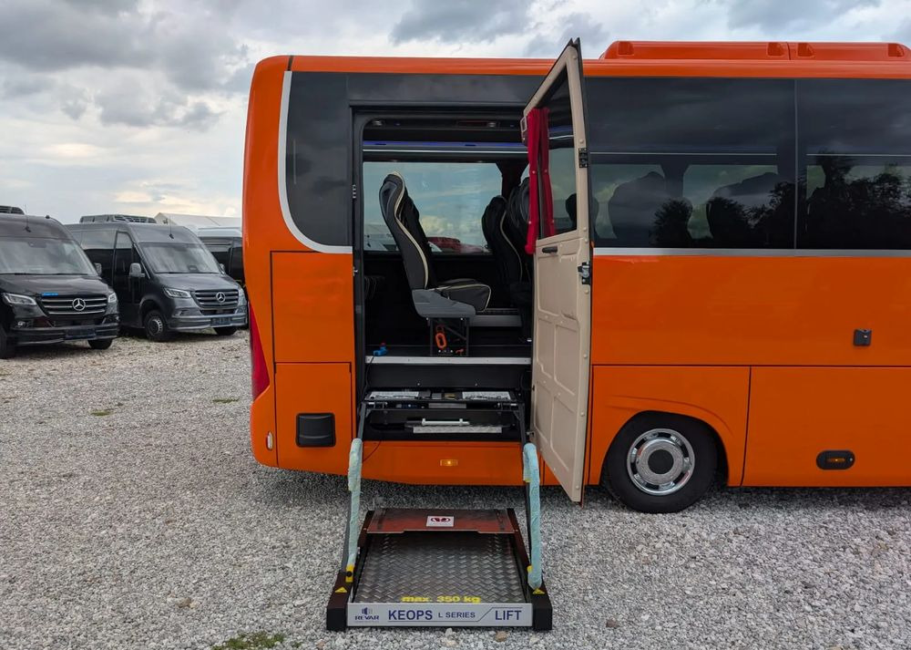 Нов Патнички вагон автобус Iveco Daily: слика 6