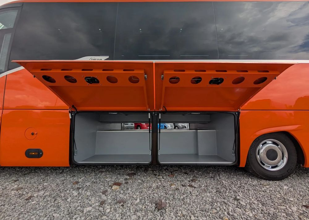 Нов Патнички вагон автобус Iveco Daily: слика 15