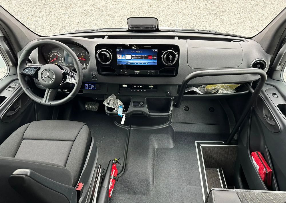 Нов Минибус, Патничко комбе Mercedes-Benz Sprinter 517: слика 17