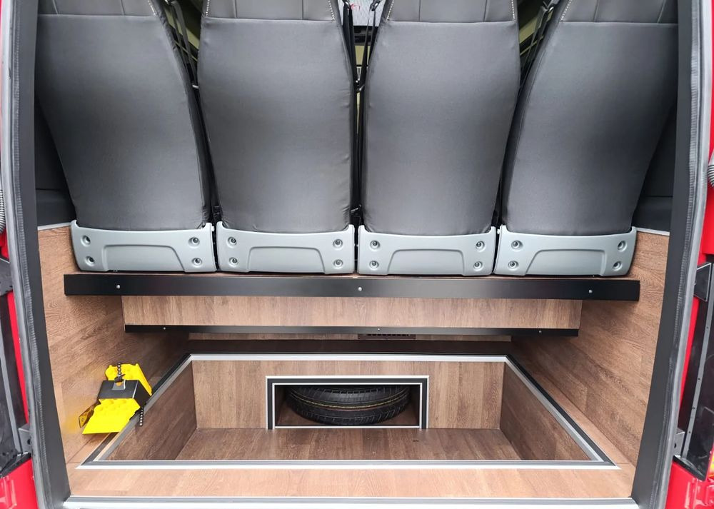 Нов Минибус, Патничко комбе Mercedes-Benz Sprinter 519: слика 6