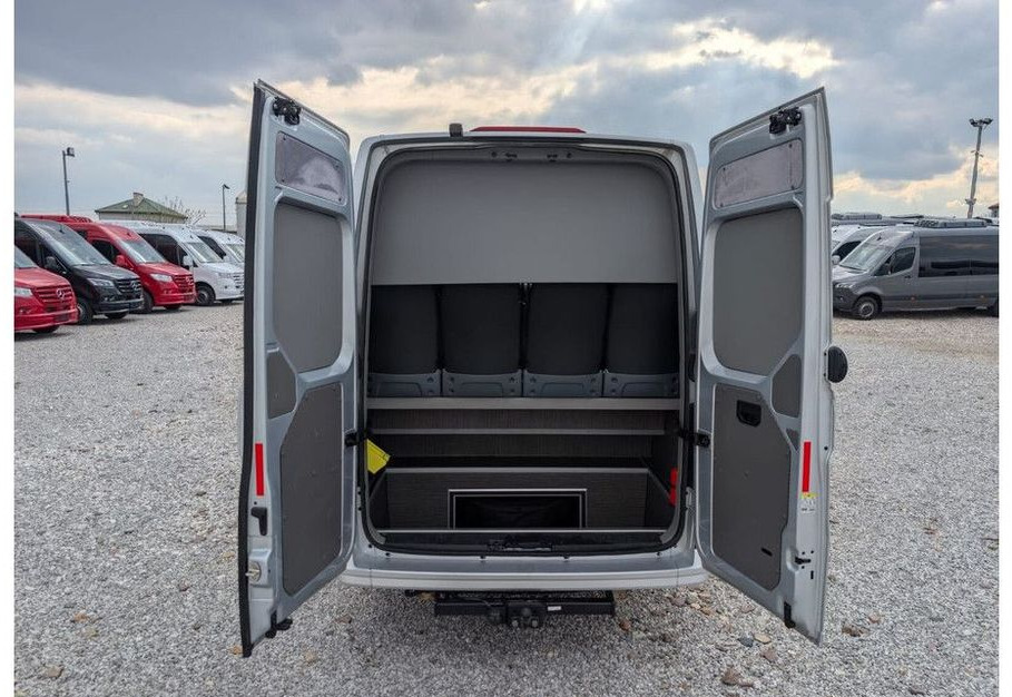 Volkswagen Crafter - Минибус, Патничко комбе: слика 5 Volkswagen Crafter - Минибус, Патничко комбе: слика 5