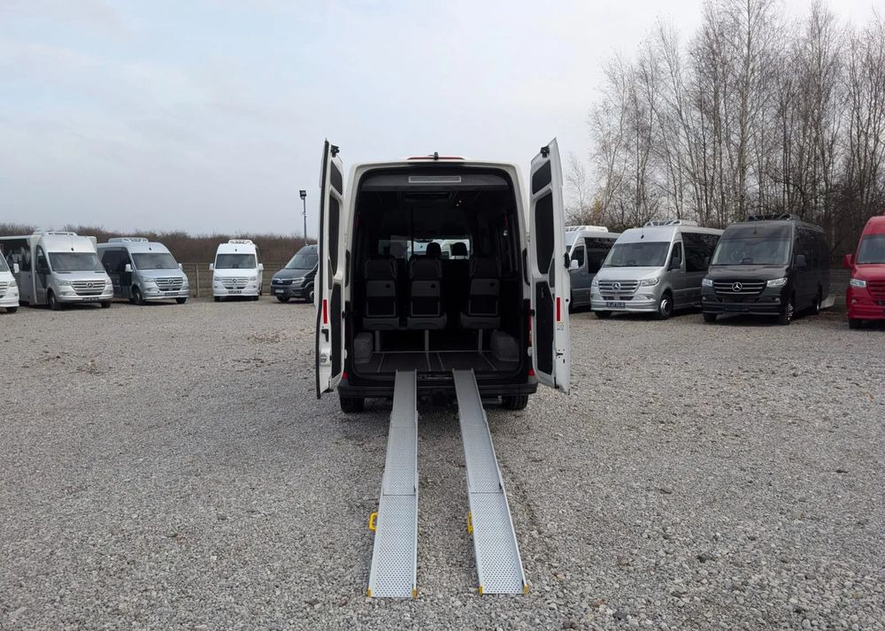 Нов Минибус, Патничко комбе Volkswagen Crafter: слика 6