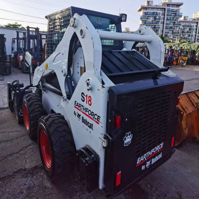 BOBCAT S18 - Компактен натоварувач: слика 2 BOBCAT S18 - Компактен натоварувач: слика 2