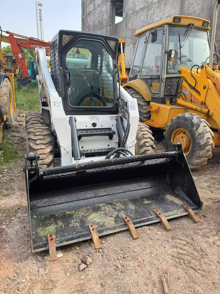 BOBCAT S300 - Компактен натоварувач: слика 4 BOBCAT S300 - Компактен натоварувач: слика 4