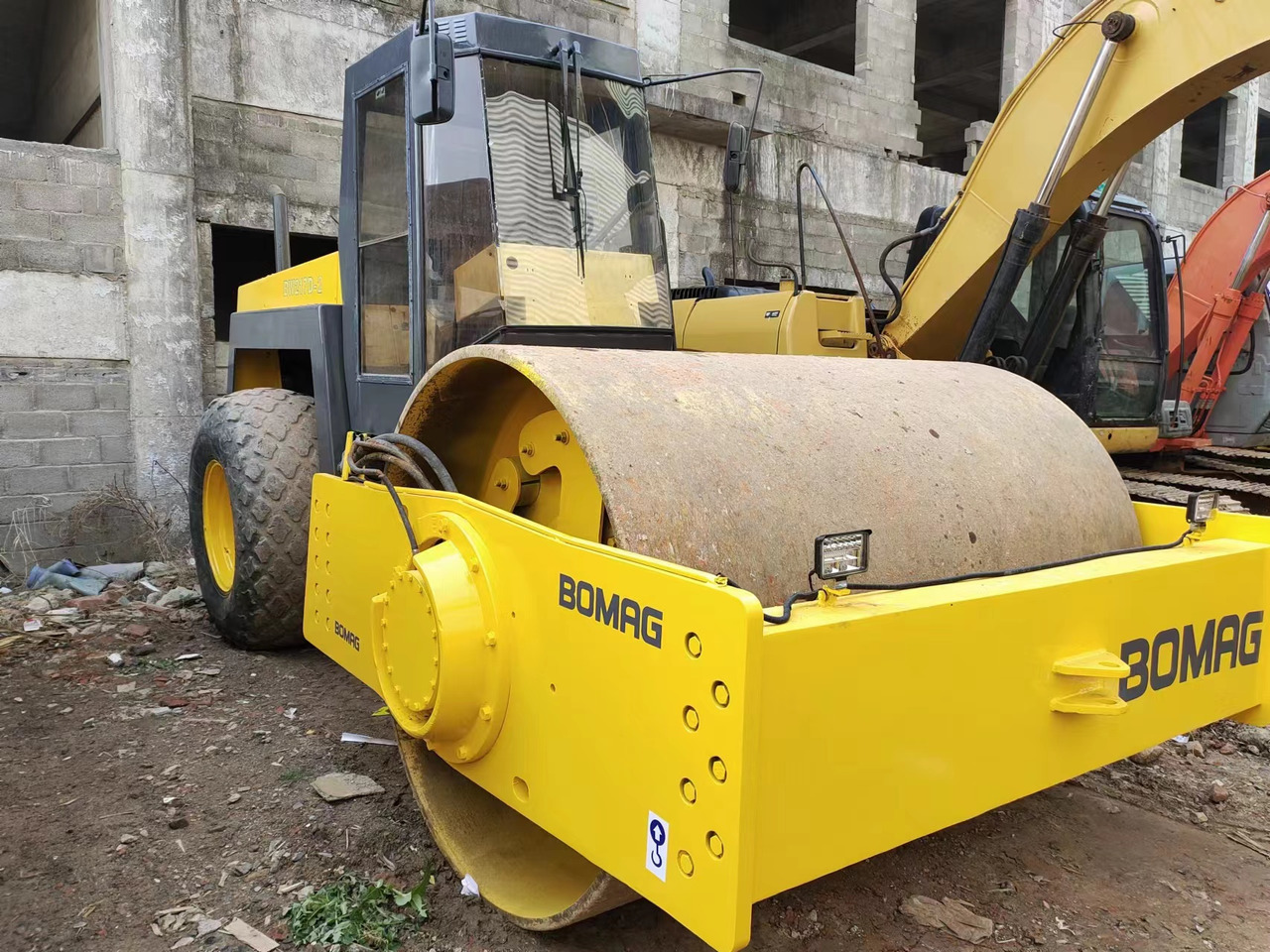 BOMAG BW217D-2 - Компактор: слика 1 BOMAG BW217D-2 - Компактор: слика 1