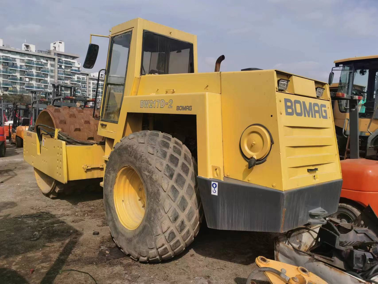 BOMAG BW217D-2 - Компактор: слика 2 BOMAG BW217D-2 - Компактор: слика 2