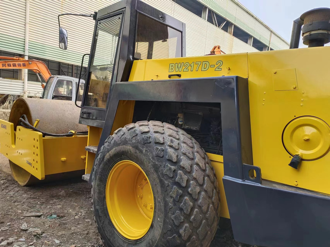 Компактор BOMAG BW217D-2: слика 6