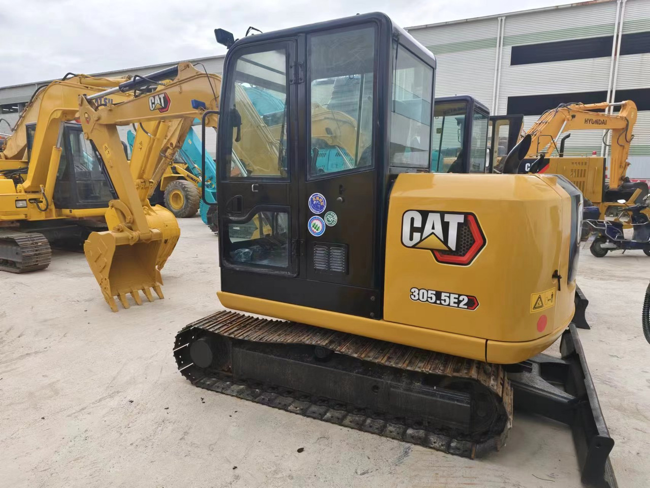 CATERPILLAR 305.5e2 - Багер гасеничар: слика 1 CATERPILLAR 305.5e2 - Багер гасеничар: слика 1