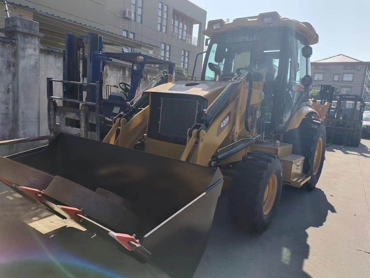 CATERPILLAR 420F - Ровокопач: слика 2 CATERPILLAR 420F - Ровокопач: слика 2