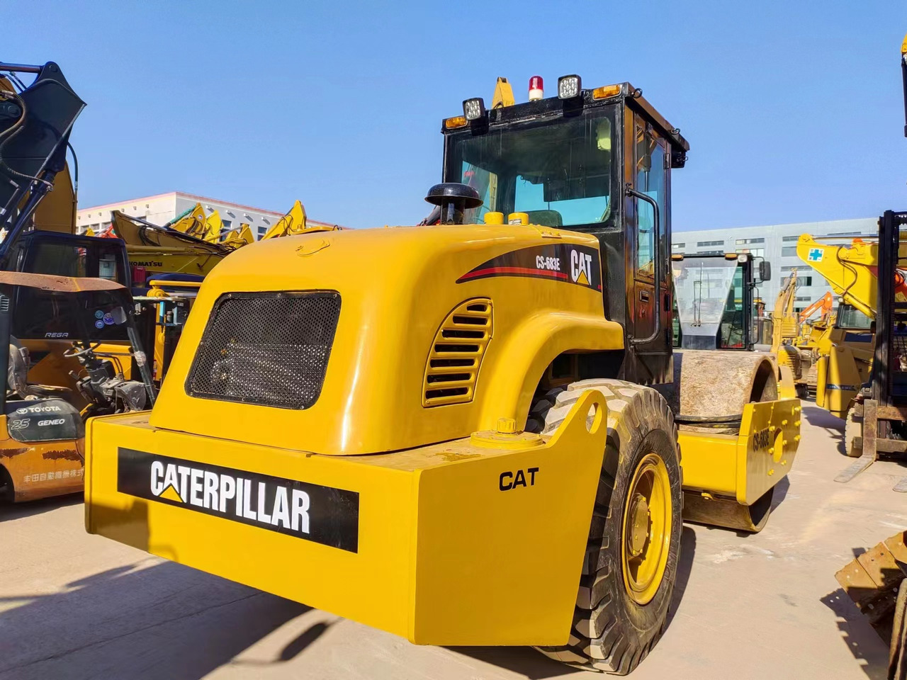 CATERPILLAR CS683E - Компактор: слика 4 CATERPILLAR CS683E - Компактор: слика 4