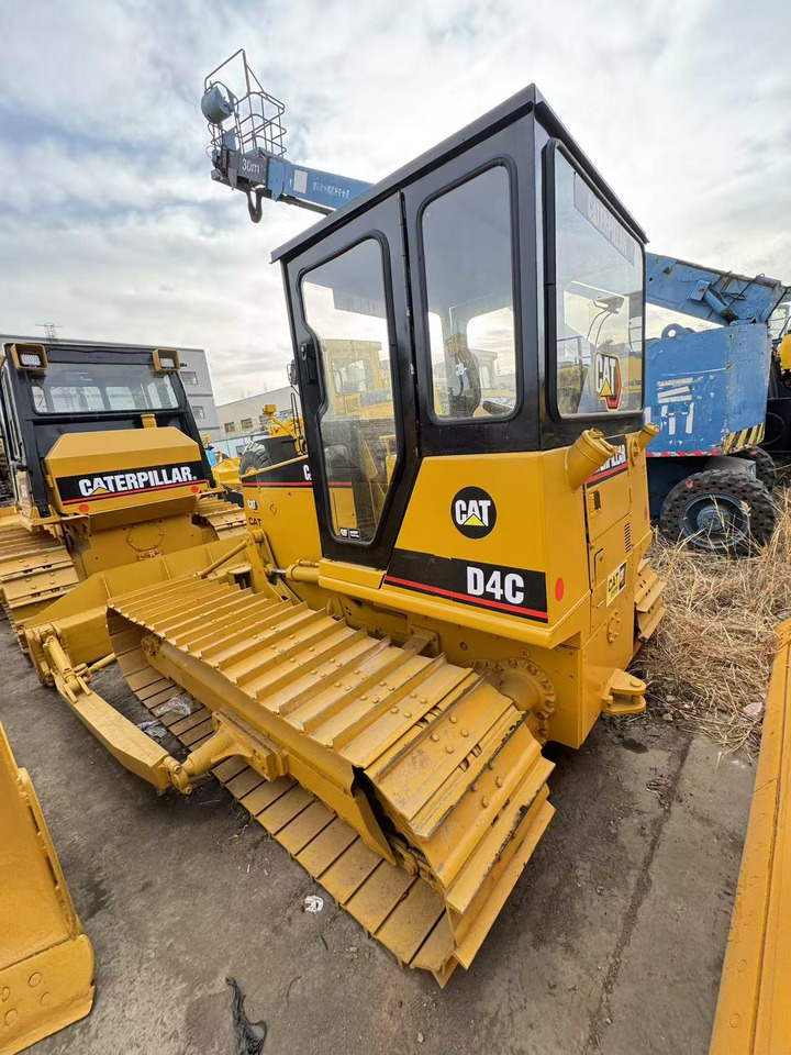 CATERPILLAR D4C - Булдожер: слика 4 CATERPILLAR D4C - Булдожер: слика 4