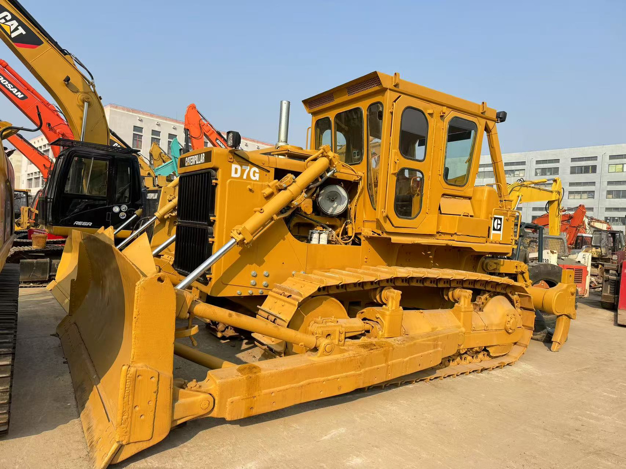 CATERPILLAR D7G - Булдожер: слика 1 CATERPILLAR D7G - Булдожер: слика 1