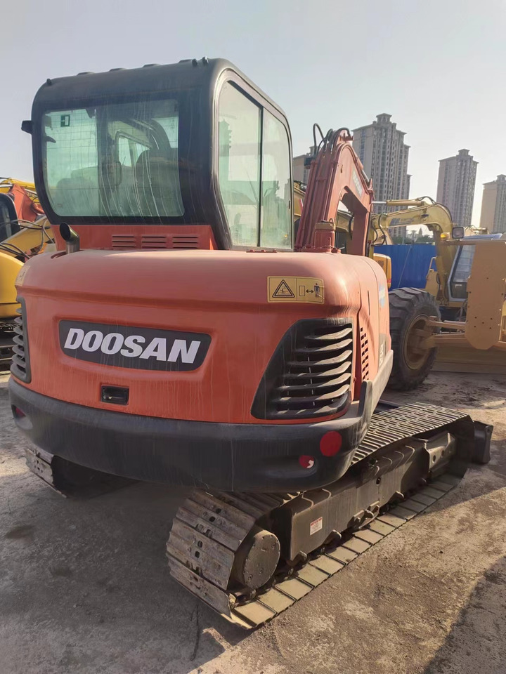 DOOSAN DX60 - Мини багер: слика 3 DOOSAN DX60 - Мини багер: слика 3