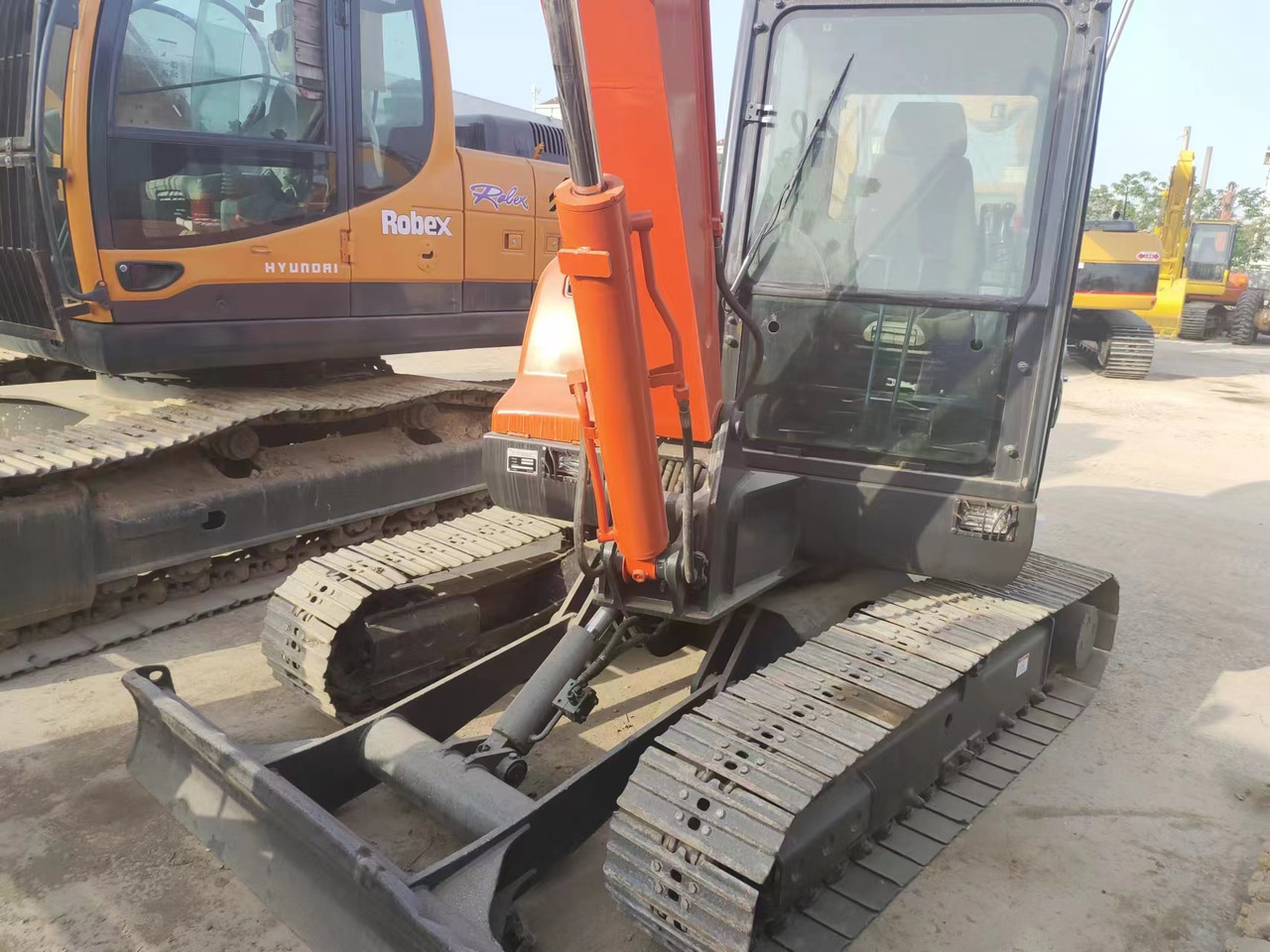DOOSAN DX60 - Мини багер: слика 4 DOOSAN DX60 - Мини багер: слика 4
