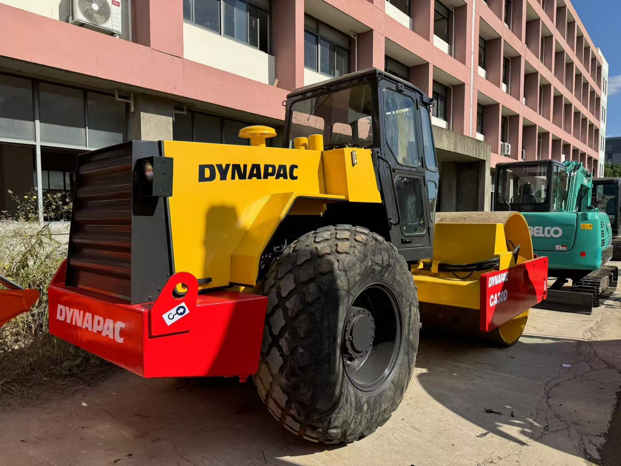 DYNAPAC CA30D - Компактор: слика 1 DYNAPAC CA30D - Компактор: слика 1