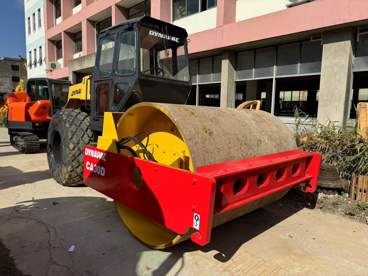 DYNAPAC CA30D - Компактор: слика 2 DYNAPAC CA30D - Компактор: слика 2
