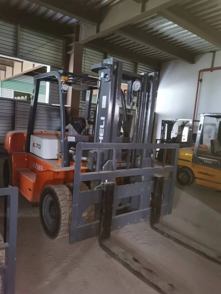 HELI 70 DIESEL FORKLIFT 7TON - Дизел вилушкар: слика 3 HELI 70 DIESEL FORKLIFT 7TON - Дизел вилушкар: слика 3