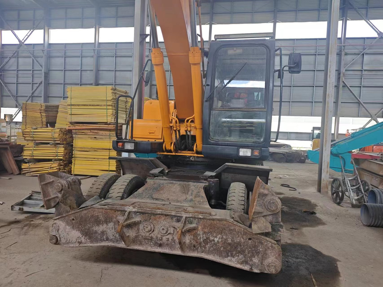 HYUNDAI 210W-7 - Багер на тркала: слика 3 HYUNDAI 210W-7 - Багер на тркала: слика 3