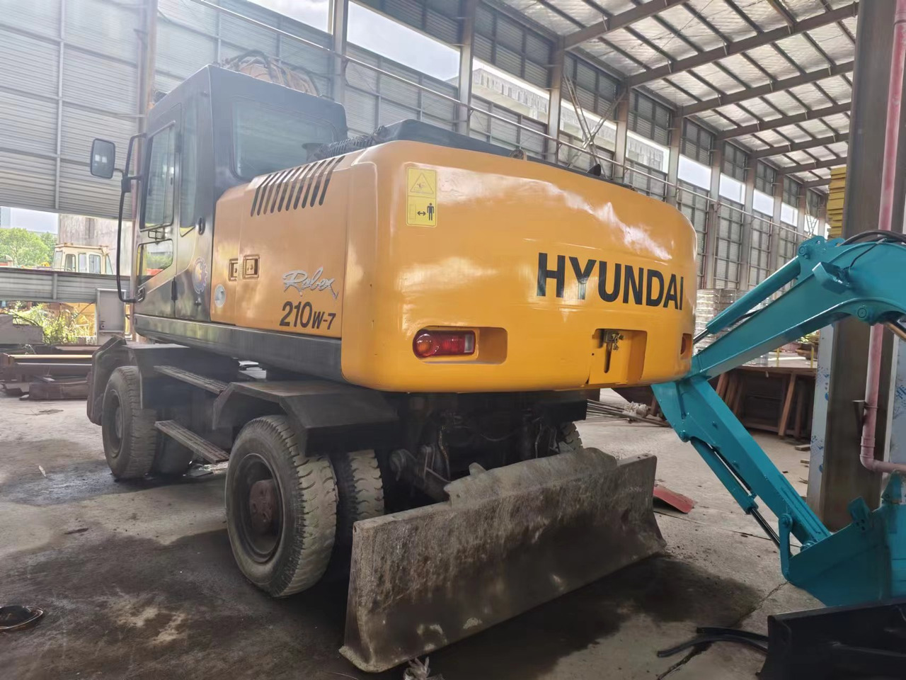 HYUNDAI 210W-7 - Багер на тркала: слика 4 HYUNDAI 210W-7 - Багер на тркала: слика 4