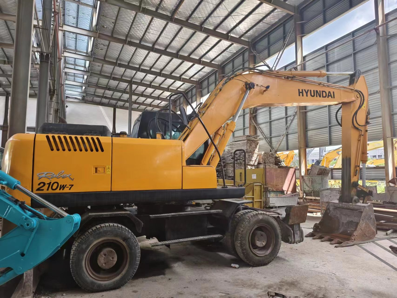 HYUNDAI 210W-7 - Багер на тркала: слика 2 HYUNDAI 210W-7 - Багер на тркала: слика 2