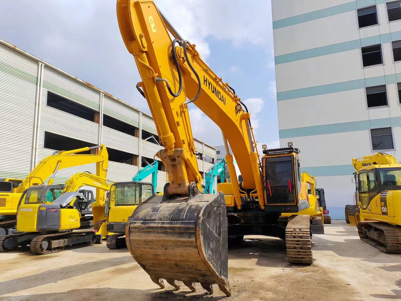 HYUNDAI R385LC-9T R305 R220 - Багер гасеничар: слика 2 HYUNDAI R385LC-9T R305 R220 - Багер гасеничар: слика 2