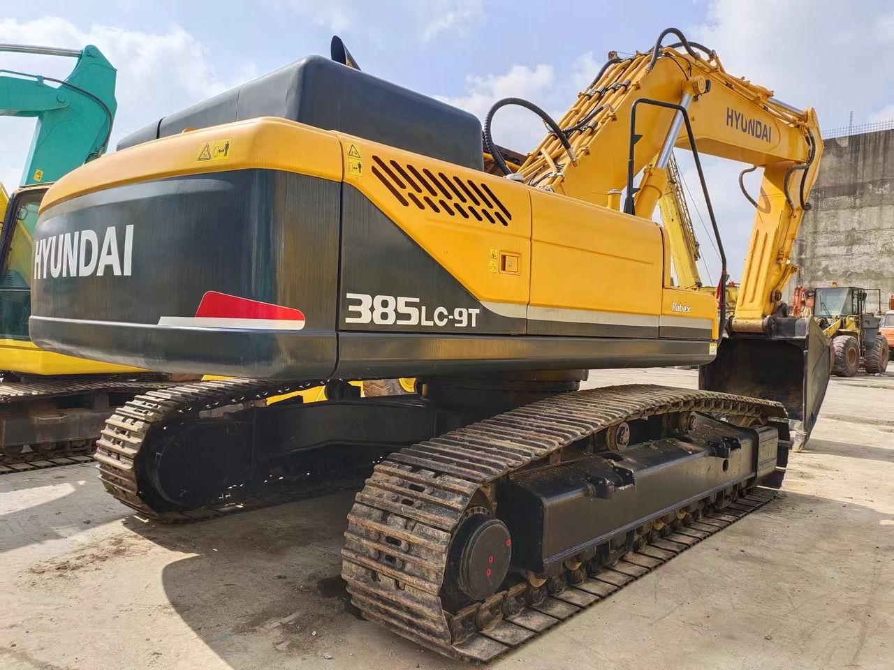 HYUNDAI R385LC-9T R305 R220 - Багер гасеничар: слика 1 HYUNDAI R385LC-9T R305 R220 - Багер гасеничар: слика 1