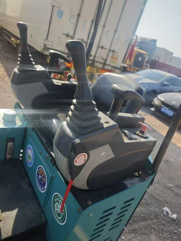 KOMATSU PC18 - Мини багер: слика 2 KOMATSU PC18 - Мини багер: слика 2