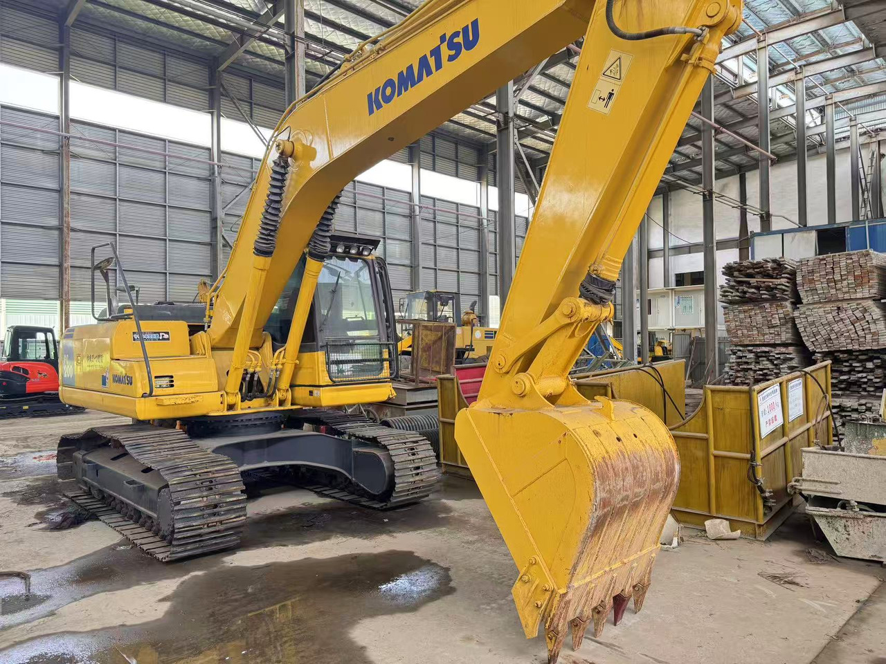 KOMATSU PC200-8 - Багер гасеничар: слика 1 KOMATSU PC200-8 - Багер гасеничар: слика 1